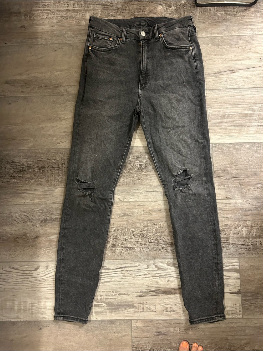 Women’s Black Skinny Ripped Jeans